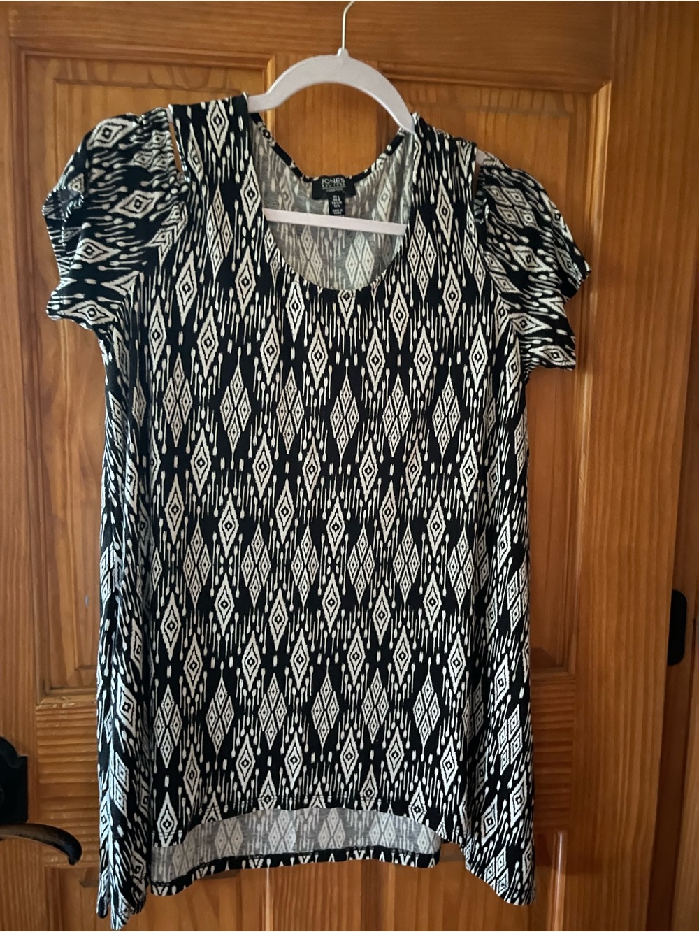 Jones New York Black and White Geometric Scoop Neck Tunic